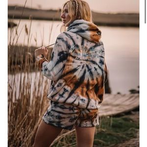 Volcom tie dye oversized outer banks sweatshirt size M nwt